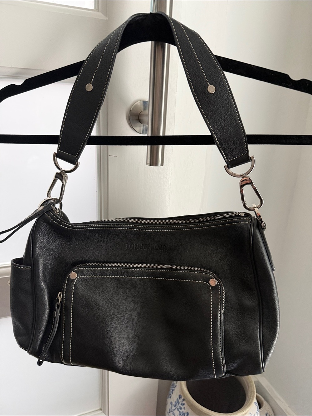 Longchamp Black Leather Shoulder Bag with Wide Contrast-stitched Strap
